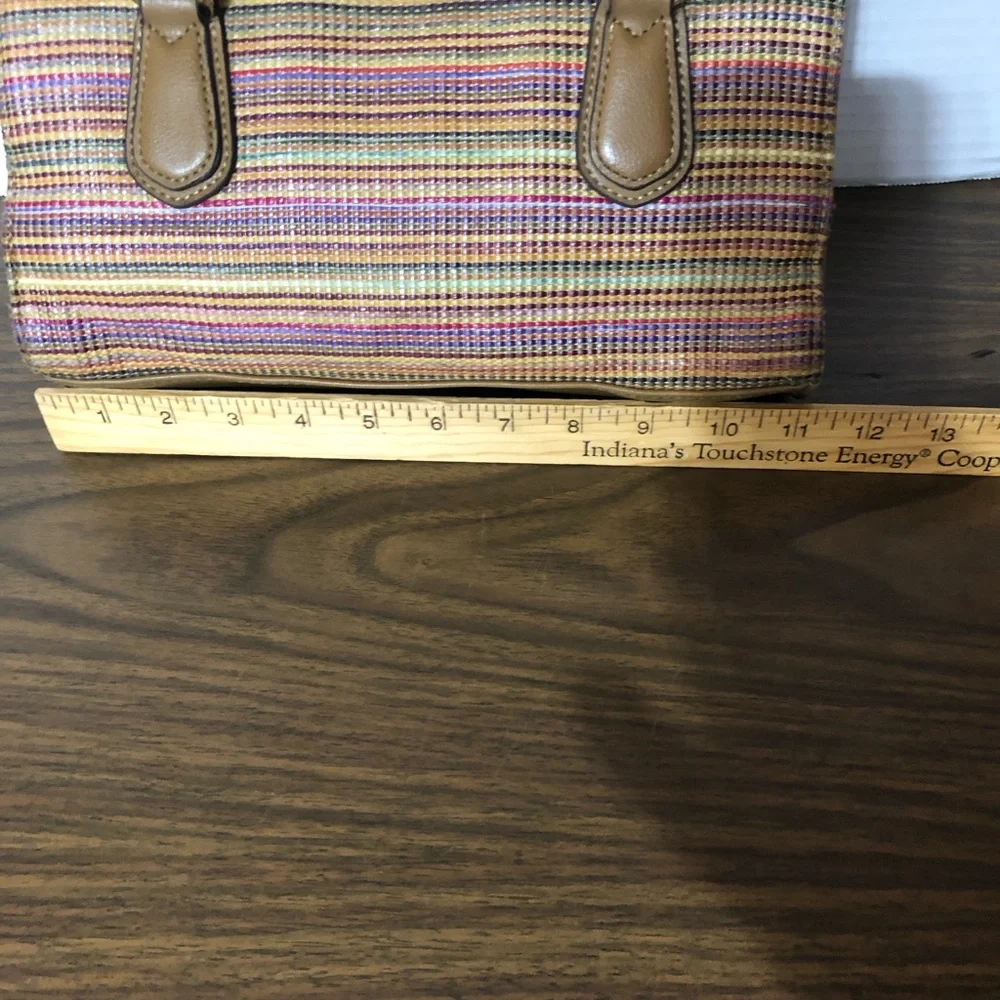 Liz Claiborne vintage purse. Like new condition see pictures for measurements.